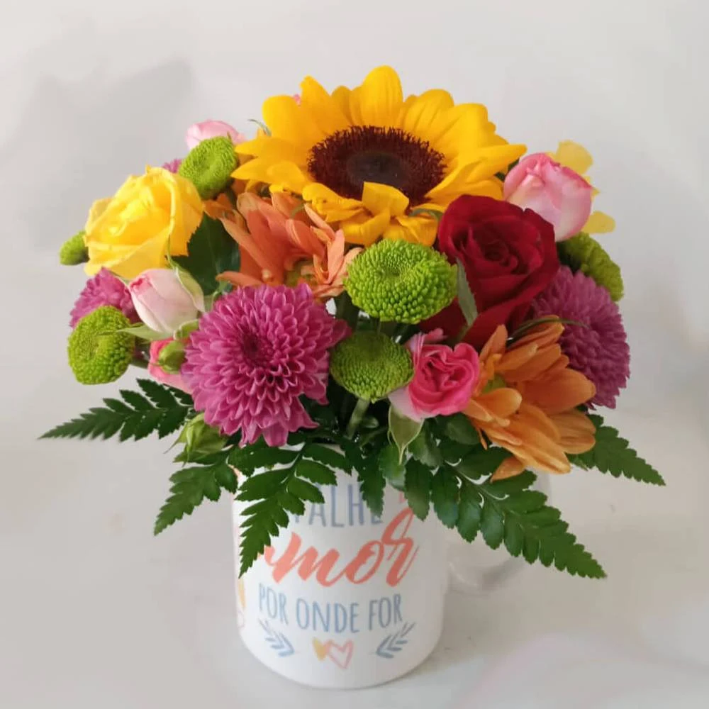 Mix de Flores em Caneca de Porcelana